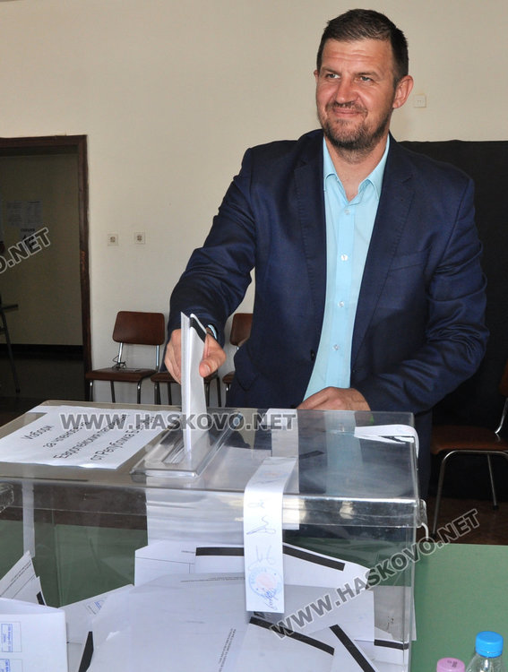 Областният управител гласува за стабилна България в силна Европа, кметът -за подготвени депутати в ЕС