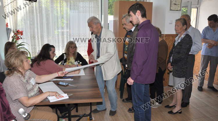 Смяна на председатели и секретари в 21 СИК