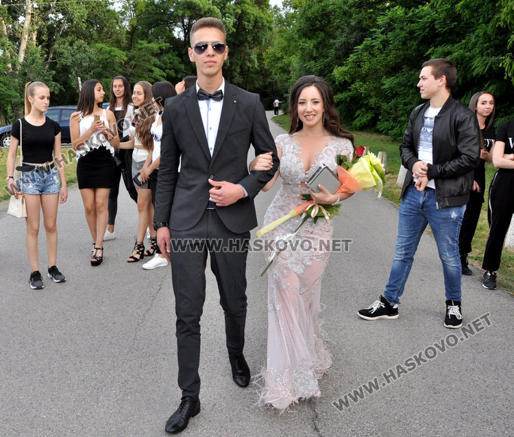 Спортист се яви на бала си на колело