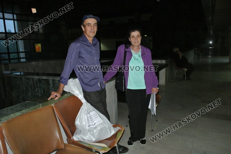 Един от чувалите с първите бюлетини