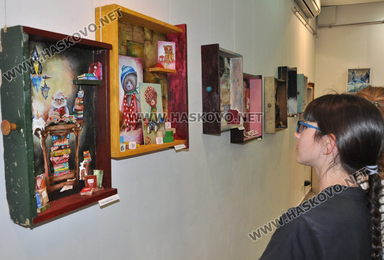 „Колорит“ с изложба „Рисунка в чекмедже“ в галерия „Форум“