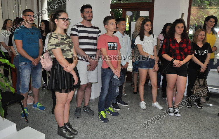 „Колорит“ с изложба „Рисунка в чекмедже“ в галерия „Форум“