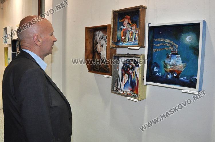 „Колорит“ с изложба „Рисунка в чекмедже“ в галерия „Форум“