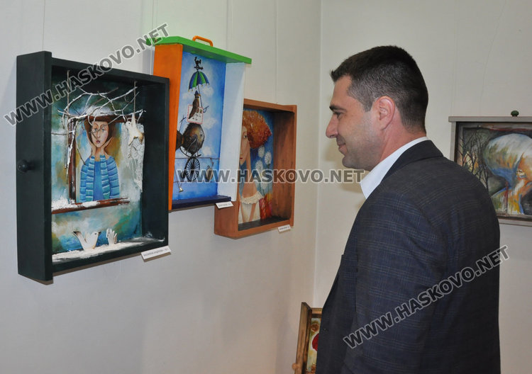 „Колорит“ с изложба „Рисунка в чекмедже“ в галерия „Форум“