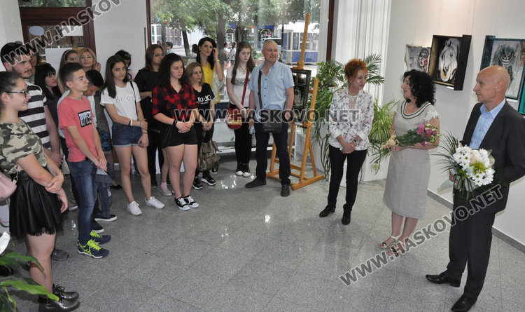 „Колорит“ с изложба „Рисунка в чекмедже“ в галерия „Форум“