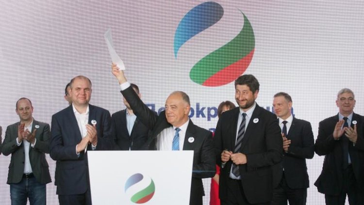 "Демократична България" печели вота на българите в чужбина