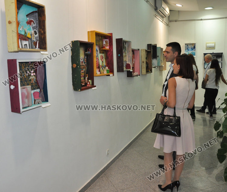 „Колорит“ с изложба „Рисунка в чекмедже“ в галерия „Форум“