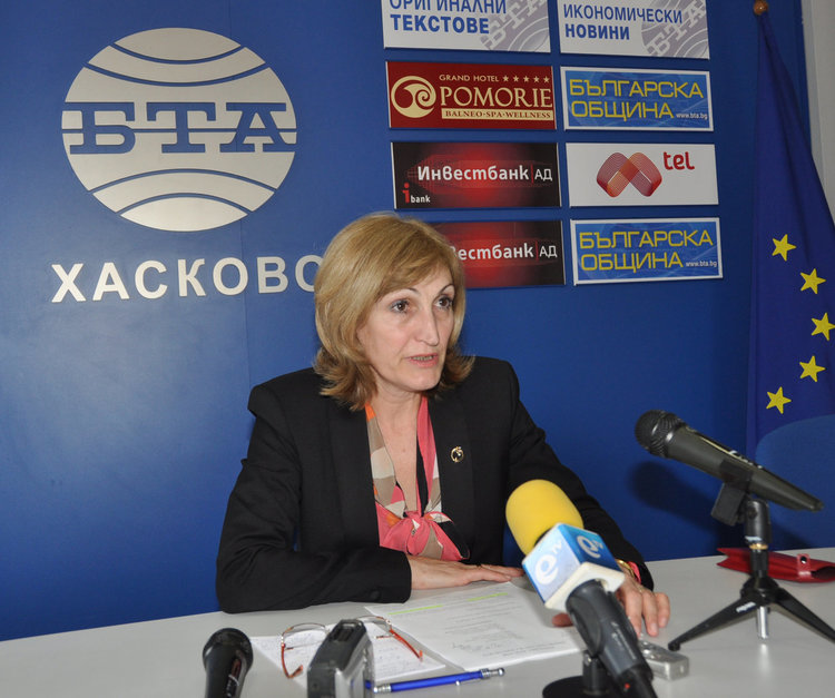 БСП на лидерски избори на 15* юни след оставката на Нинова. Нитова влиза в НС