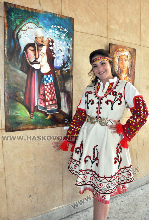 "Колорит" с изложба на картини и четки, показват минало и настояще