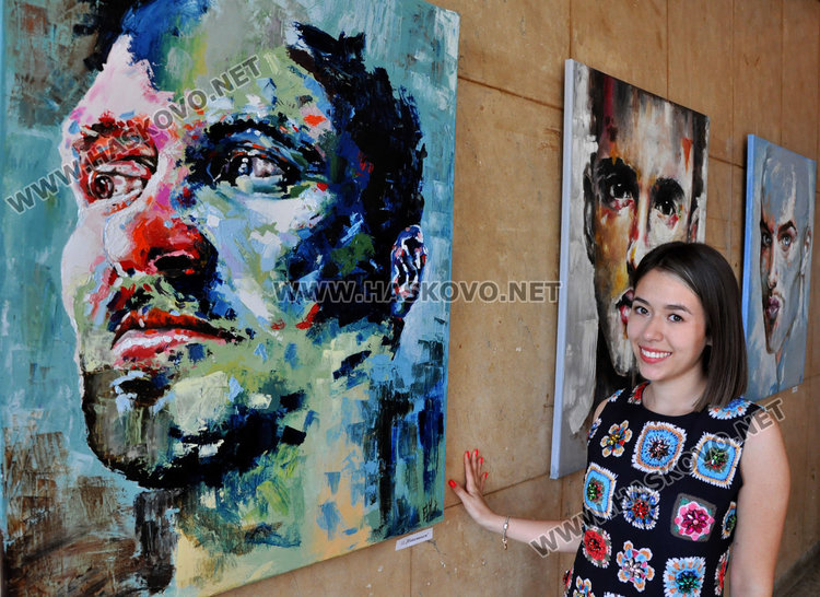 "Колорит" с изложба на картини и четки, показват минало и настояще