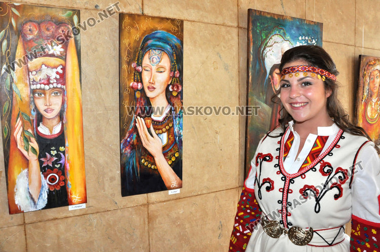 "Колорит" с изложба на картини и четки, показват минало и настояще