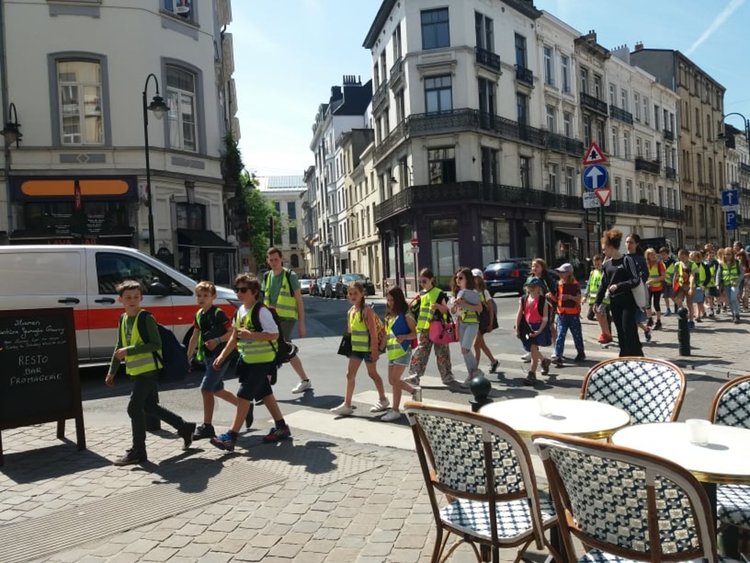 Единствените жълти жилетки, които видяхме бяха на хората от чистотата и на тези деца, които отиваха на урок извън училище