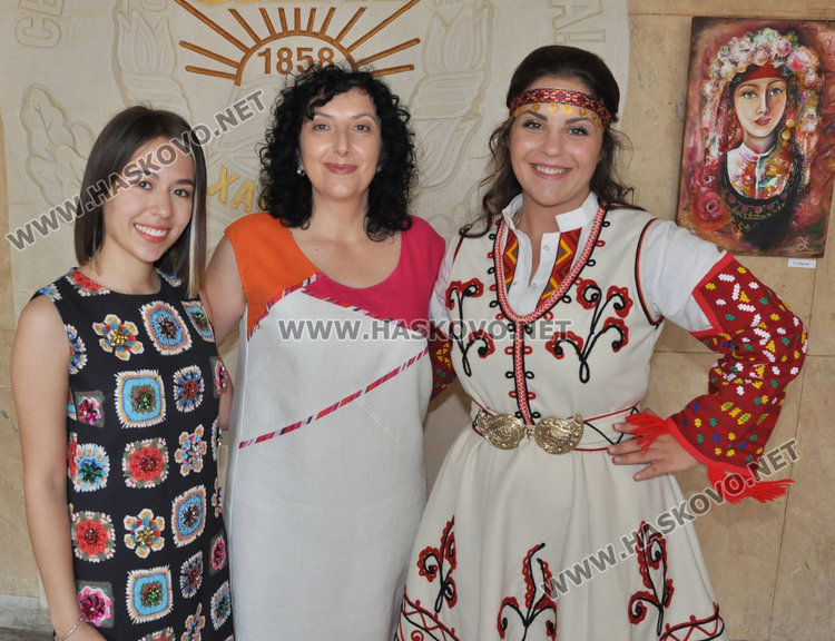 "Колорит" с изложба на картини и четки, показват минало и настояще