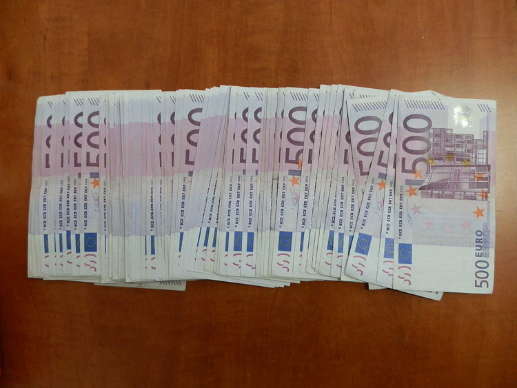 Контрабандна валута за близо 98 000 лв. спипаха на Капитан Андреево