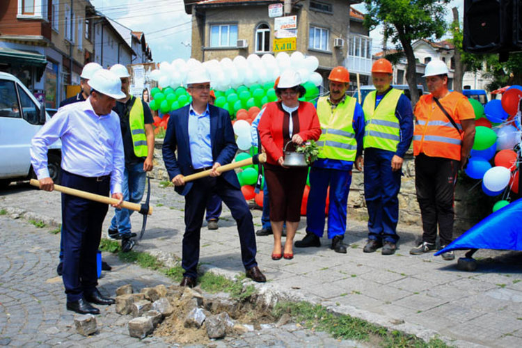Ремонтират площад „Хаджи Димитър” и десет улици в Кърджали