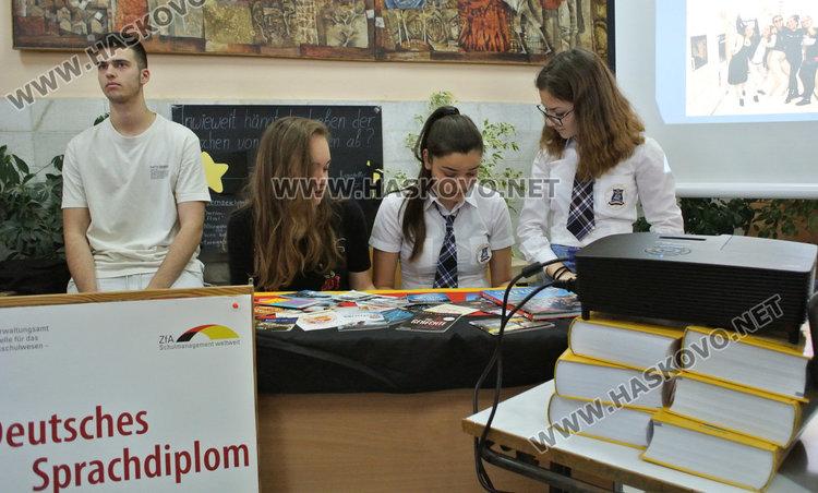 Езиковата гимназия представи възможности в Ден на отворените врати 