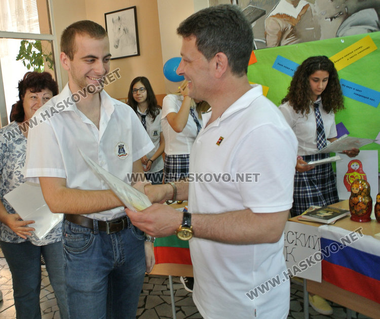 Езиковата гимназия представи възможности в Ден на отворените врати 