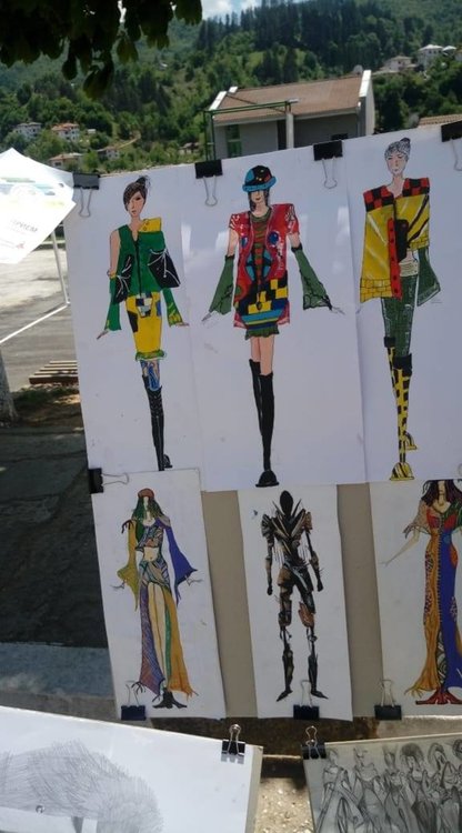 С "пътуваща изложба" от творби на учениците Художествената гимназия в Смолян започва кампания за прием