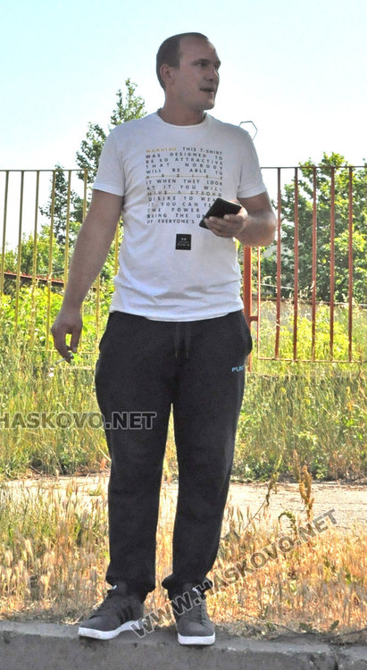 Два Пасата катастрофираха до Захарна фабрика заради обратен завой