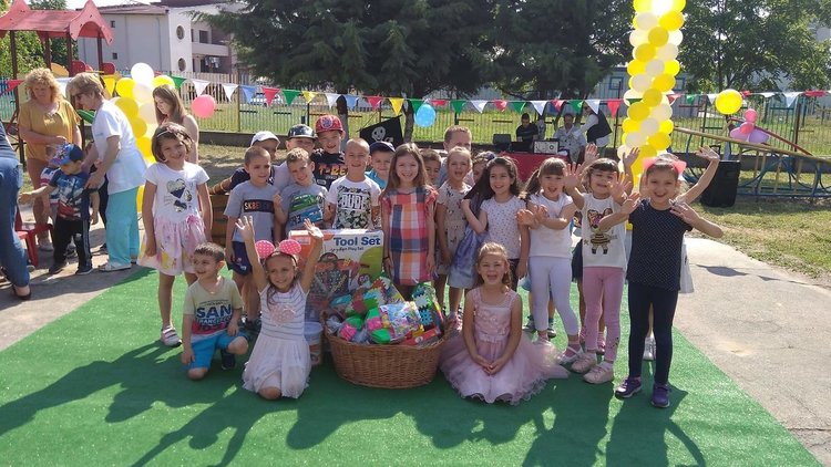 Кметът Иво Димов зарадва най-малките с подаръци по повод 1-ви юни