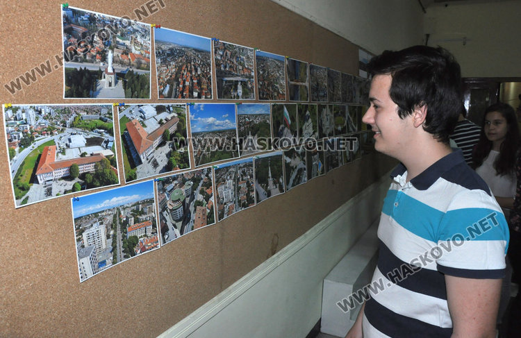 Клубът по фотография от математическата показа красиво Хасково от птичи поглед