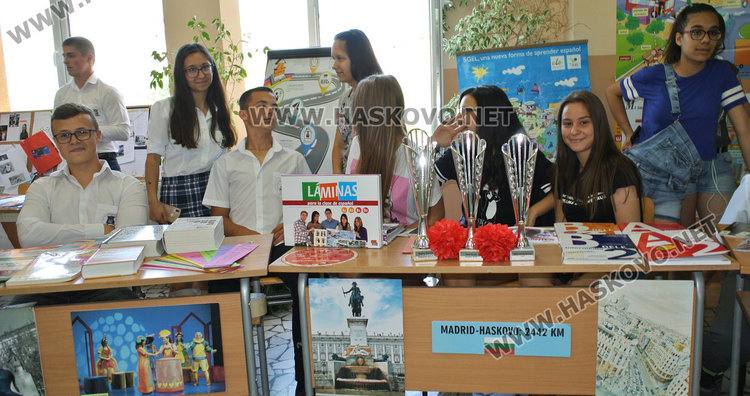 Езиковата гимназия представи възможности в Ден на отворените врати 