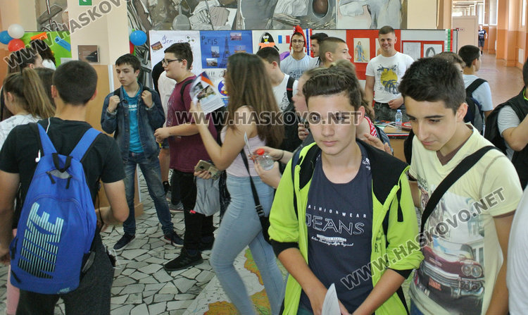 Езиковата гимназия представи възможности в Ден на отворените врати 