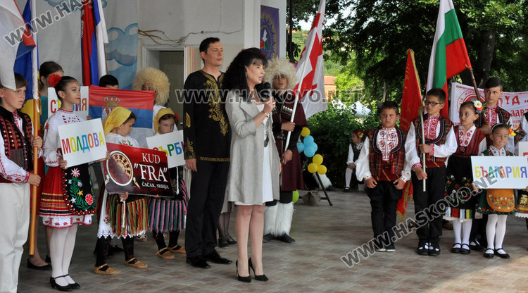 Хиляди деца от различни етноси озариха Минерални бани