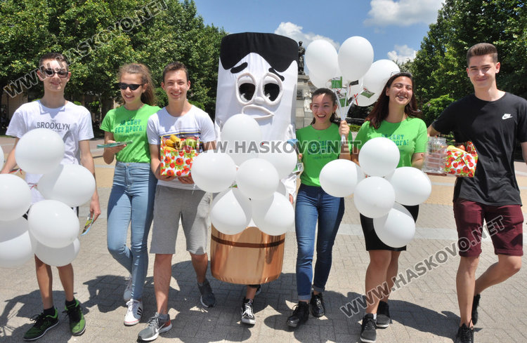 Хасковлии замениха цигарата с плод в Деня без тютюнев дим