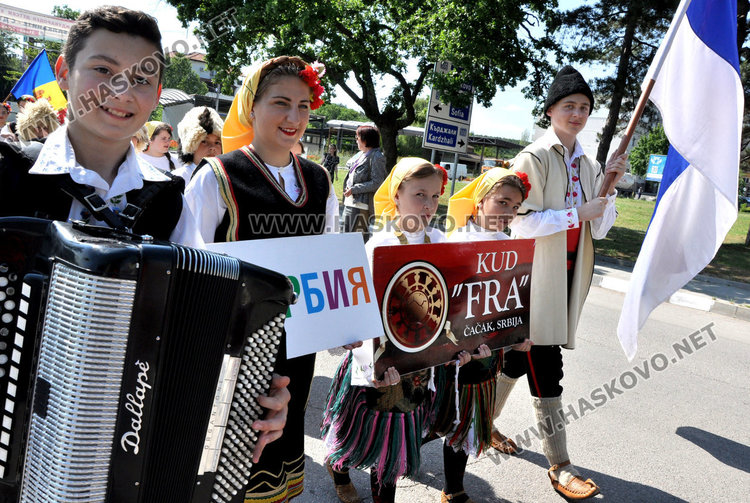 Хиляди деца от различни етноси озариха Минерални бани