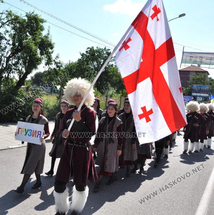 Хиляди деца от различни етноси озариха Минерални бани