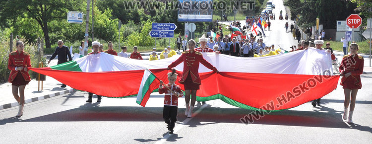 Хиляди деца от различни етноси озариха Минерални бани