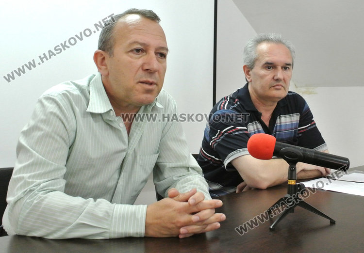 Д-р Александров /вляво/ и д-р Петров-и двамата са непушачи