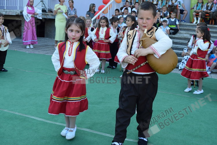 „Ден преди рожден ден” на детска градина „Баба Тонка”/снимки/