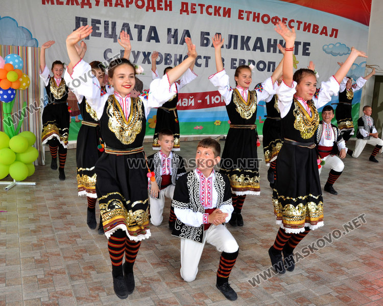 Хиляди деца от различни етноси озариха Минерални бани