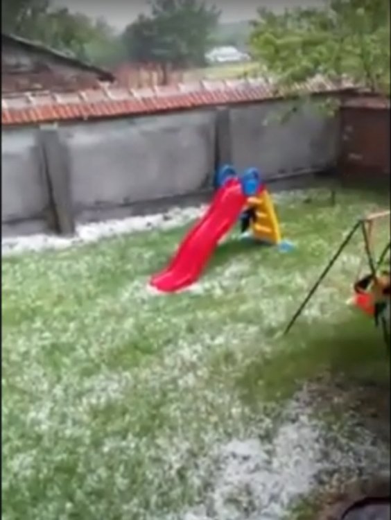 Градушка удари Малево (видео)