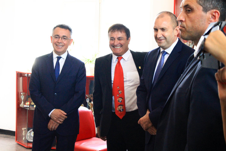 Румен Радев: СУ"П.Р.Славейков" е храм на образованието