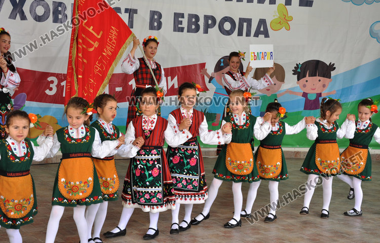 Хиляди деца от различни етноси озариха Минерални бани