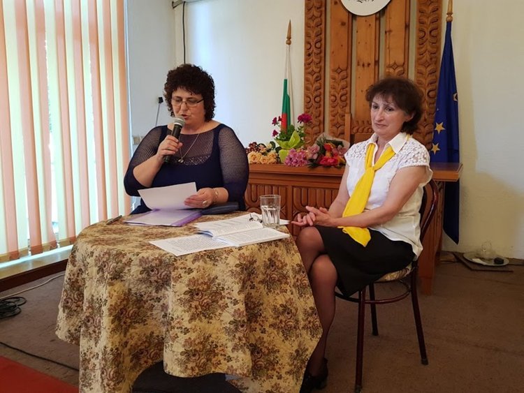 Красимира Славова представи книгата си  "Орехова дантела"