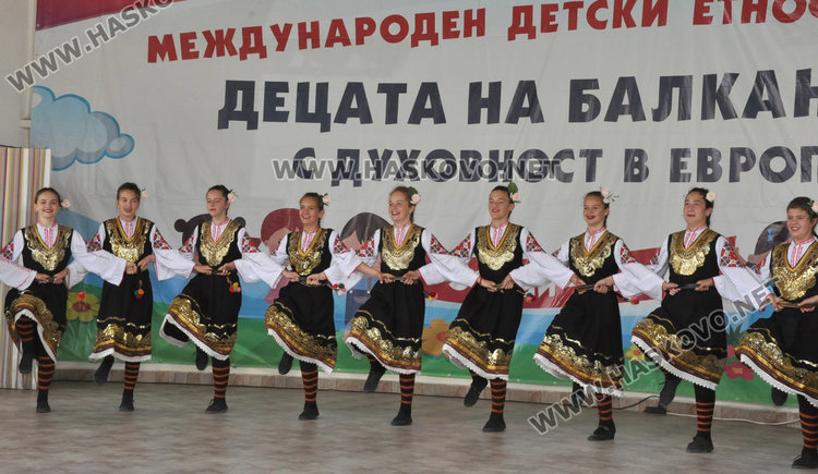 Хиляди деца от различни етноси озариха Минерални бани