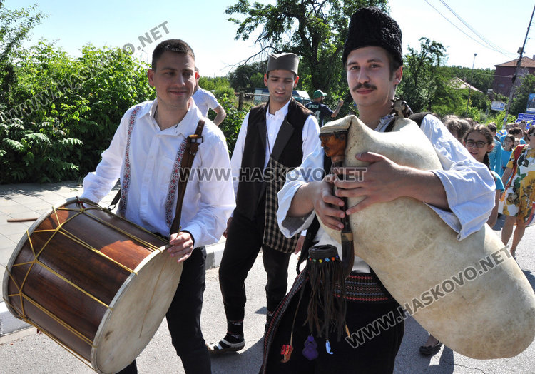 Хиляди деца от различни етноси озариха Минерални бани