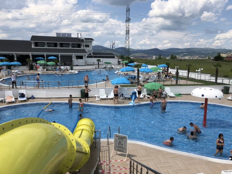 Басейните на комплекс "Аквафантази" ще работят утре безплатно за Деня на детето, чакат малките кърджалийци