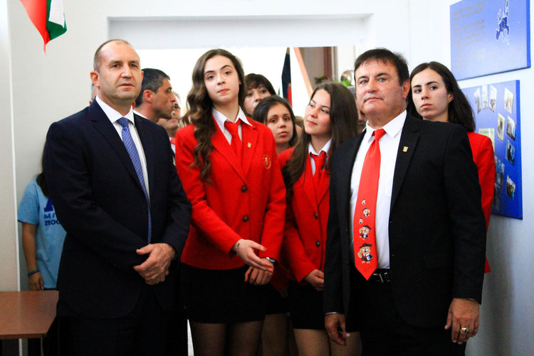 Румен Радев: СУ"П.Р.Славейков" е храм на образованието