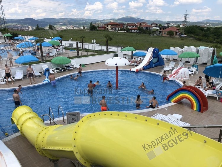 Басейните на комплекс "Аквафантази" ще работят утре безплатно за Деня на детето, чакат малките кърджалийци