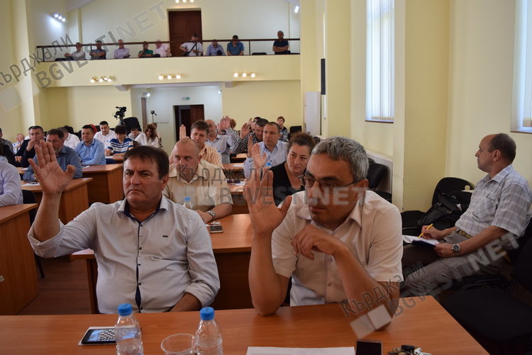 Планът за финансово оздравяване на общината раздели опозицията на „конструктивна” и „популистка”