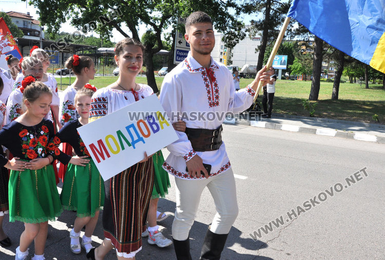 Хиляди деца от различни етноси озариха Минерални бани