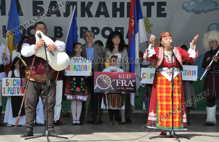 Хиляди деца от различни етноси озариха Минерални бани