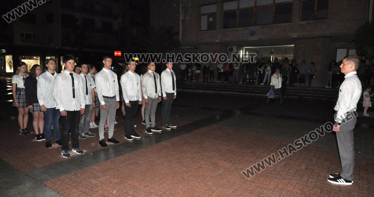 Тържествената заря-проверка за Ботев премина при проливен дъжд в Хасково