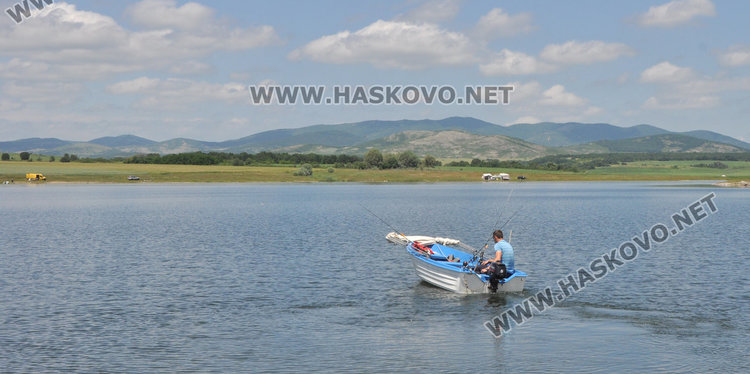 Рибарите откриха сезона с ентусиазъм, но без улов