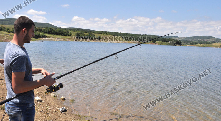 Рибарите откриха сезона с ентусиазъм, но без улов